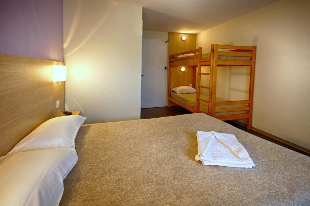 Hotel Formule Club Cenon Quarto foto